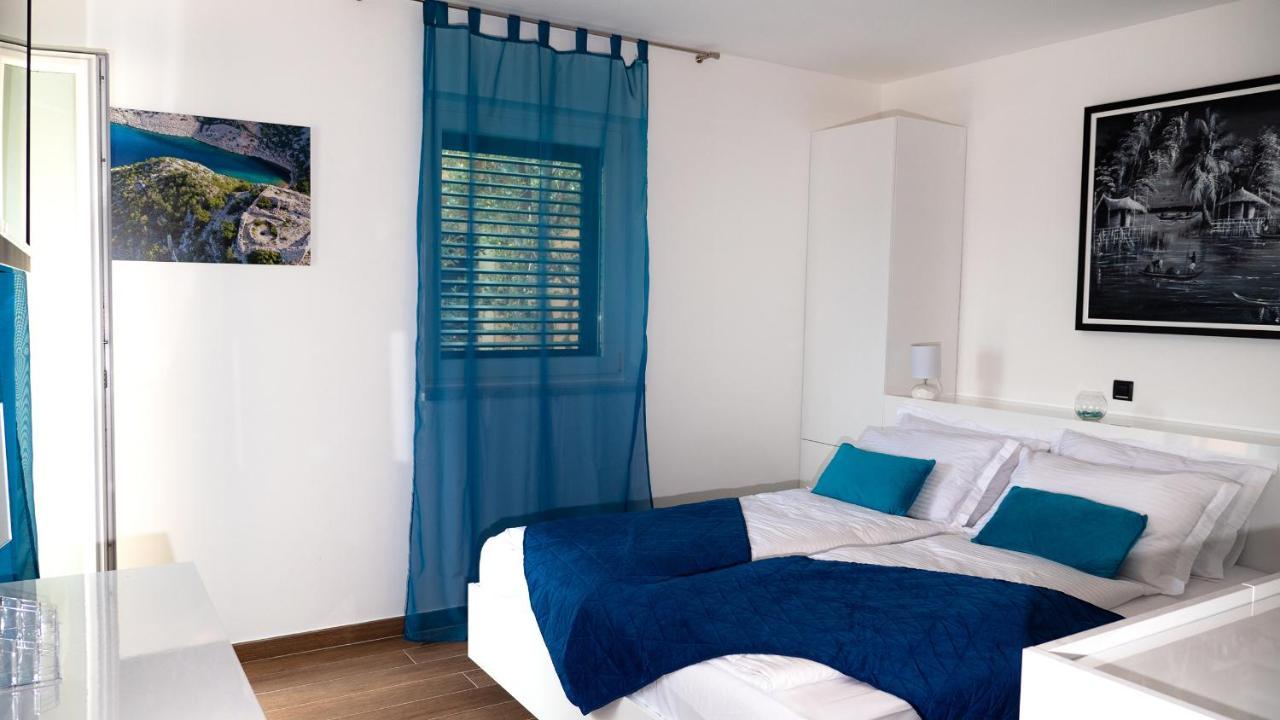 Villa Relax , With Seaview And Two Pools Near Beach Starigrad  Kültér fotó