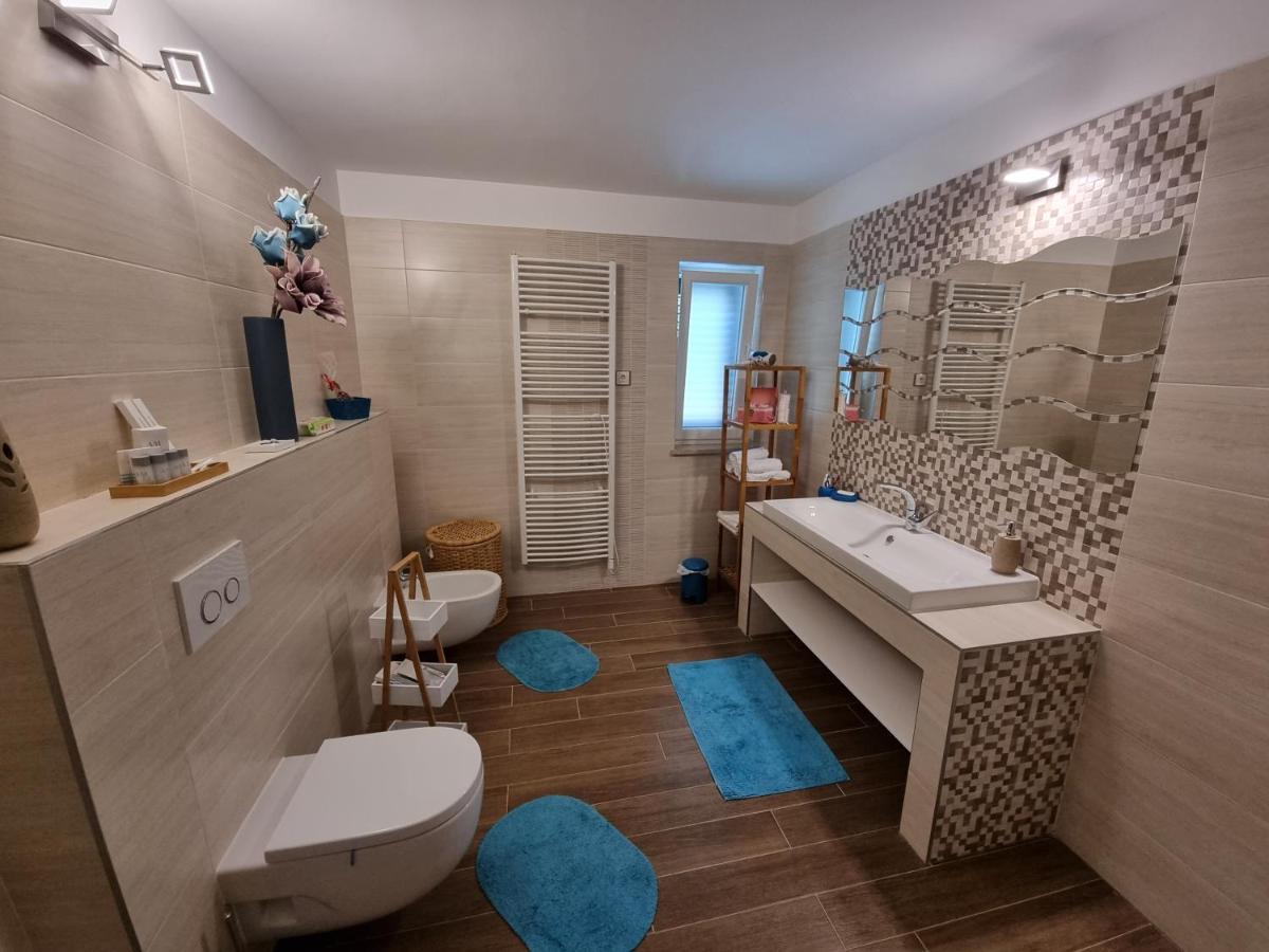 Villa Relax , With Seaview And Two Pools Near Beach Starigrad  Kültér fotó
